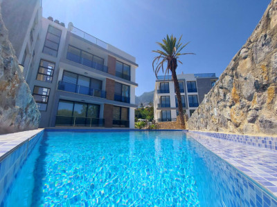 GİRNE/LAPTA'DA SATILIK HAVUZLU SİTEDE 2+1 DAİRE