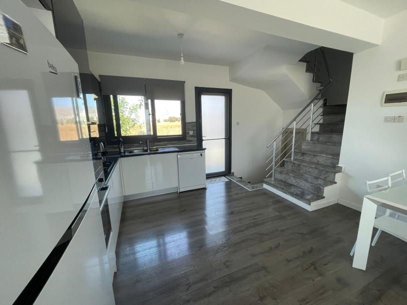 LEFKOŞA/MİNARELİKÖY' DE SATILIK 2+1 BAHÇELİ DUBLEX EV-3