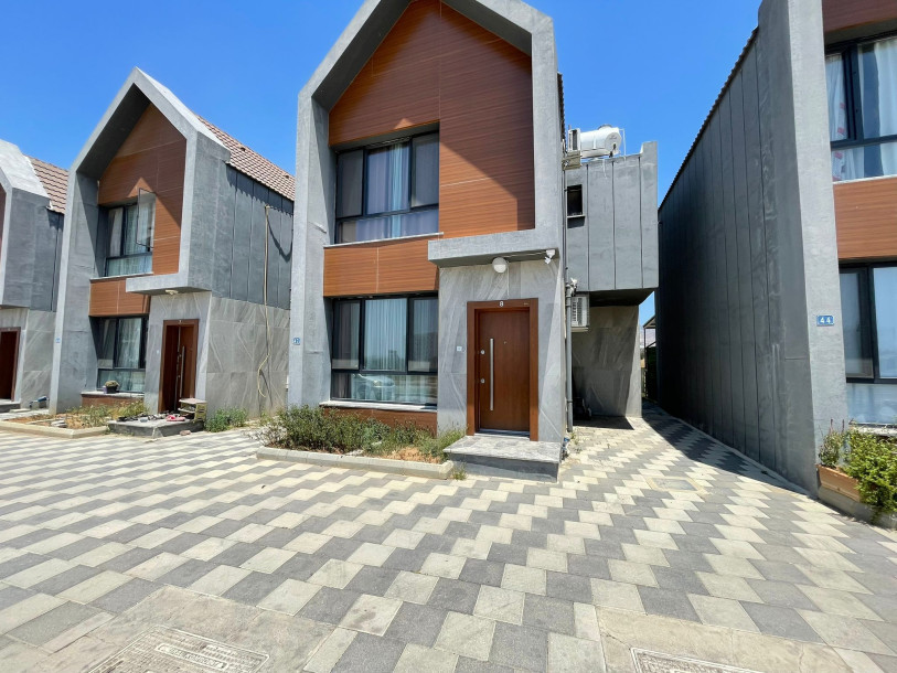 LEFKOŞA/MİNARELİKÖY' DE SATILIK 2+1 BAHÇELİ DUBLEX EV-1