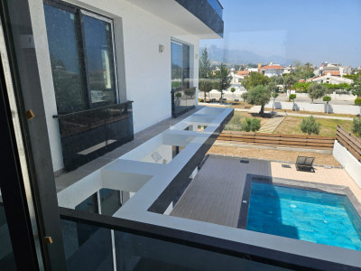 GİRNE OZANKÖY ERDENER MARKET BÖLGESİ SATILIK 4+1 LÜKS VİLLA-26