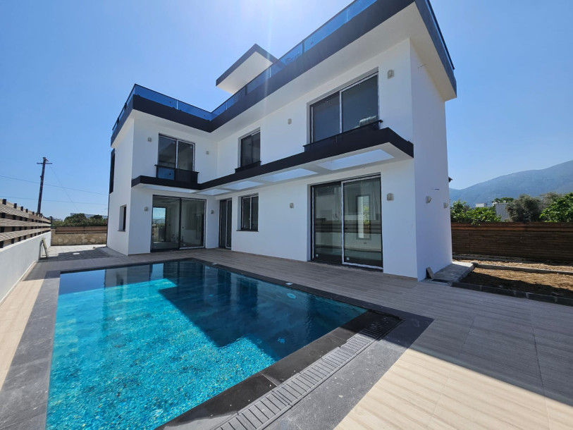 GİRNE OZANKÖY ERDENER MARKET BÖLGESİ SATILIK 4+1 LÜKS VİLLA-1