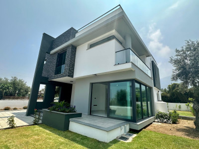 GİRNE OZANKÖY'DE SATILIK 3+1 ÖZEL HAVUZLU MUHTEŞEM VİLLALAR