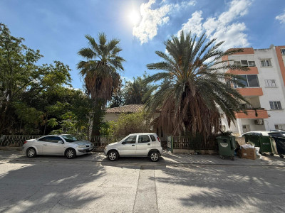 LEFKOŞA/YENİŞEHİR'DE SATILIK TİCARİ İZİNLİ ARSA